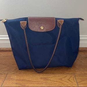 medium size long champ bag.